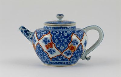 Appraisal: A rare Chinese blue and white teapot and cover painted