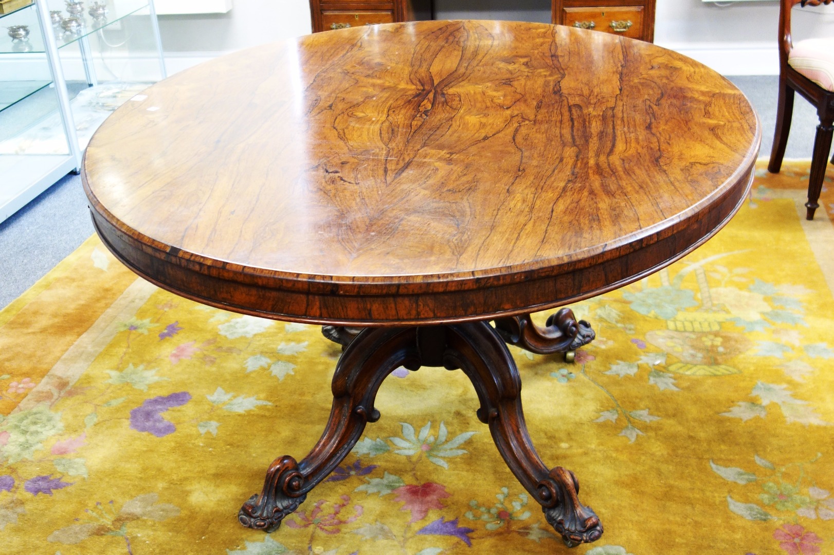 Appraisal: A Victorian rosewood loo table the oval snap top on