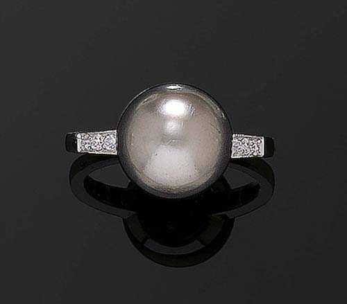 Appraisal: PEARL AND BRILLIANT-CUT DIAMOND RING ca Platinum Attractive classic ring