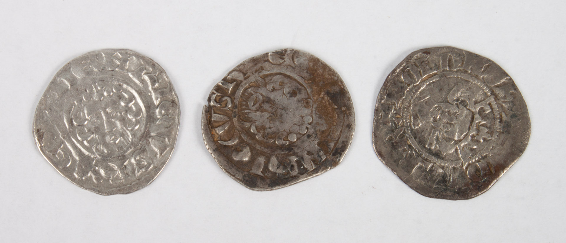 Appraisal: England three silver pennies issued by three kings comprising Richard