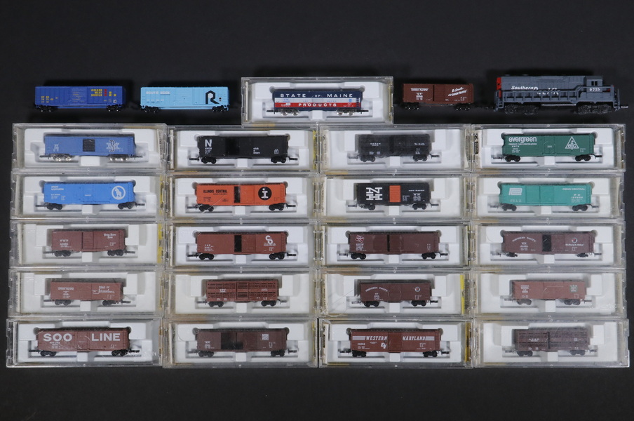 Appraisal: MICRO-TRAINS Z SCALE MODEL TRAIN CARS Lot of Model Train