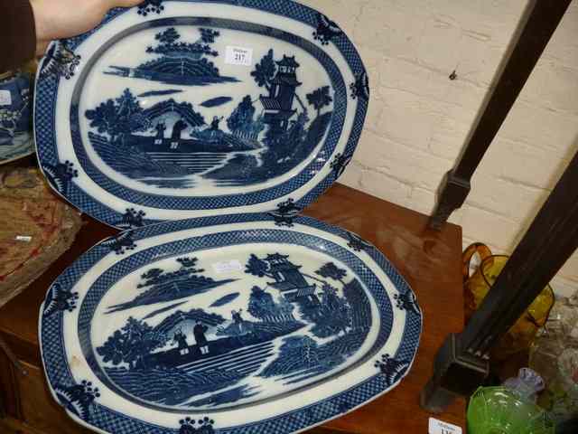 Appraisal: A PAIR OF TH CENTURY PEARL WARE BLUE AND WHITE