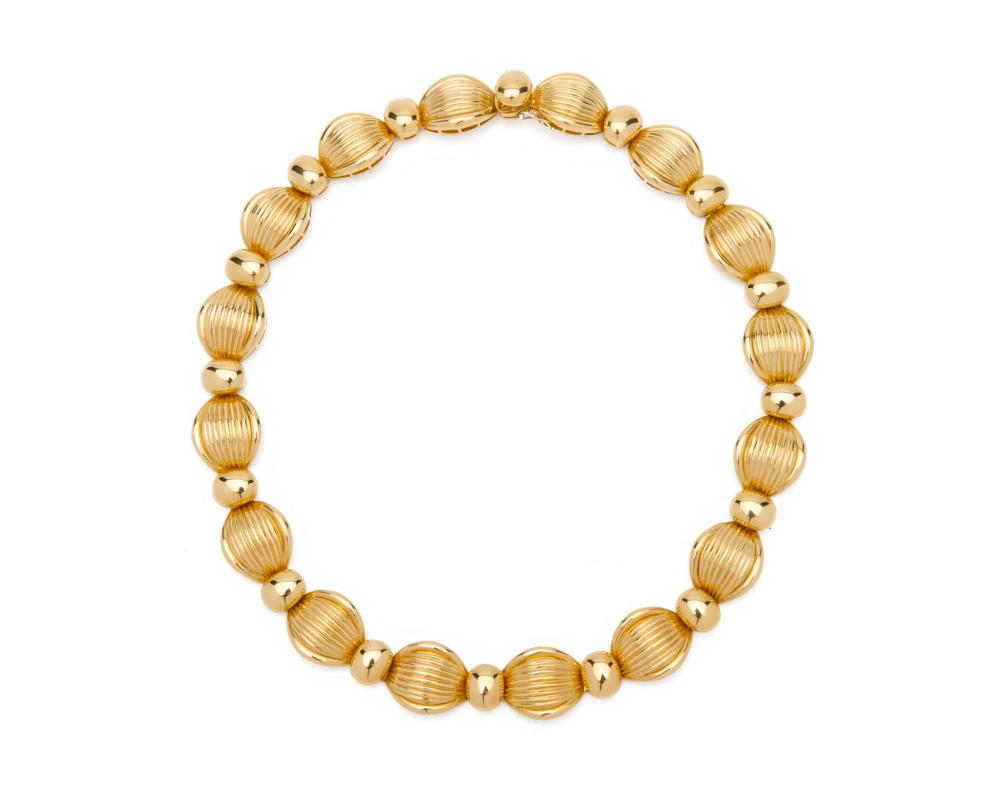 Appraisal: K Gold Necklace Italy comprising fluted and smooth gold oval