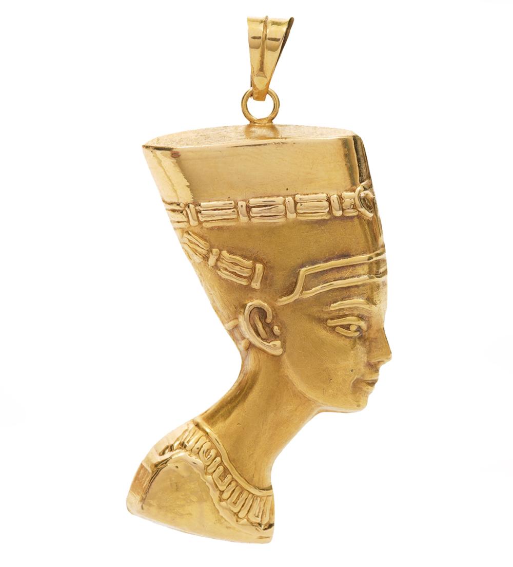 Appraisal: K yellow gold Nefertiti pendant features a right profile of