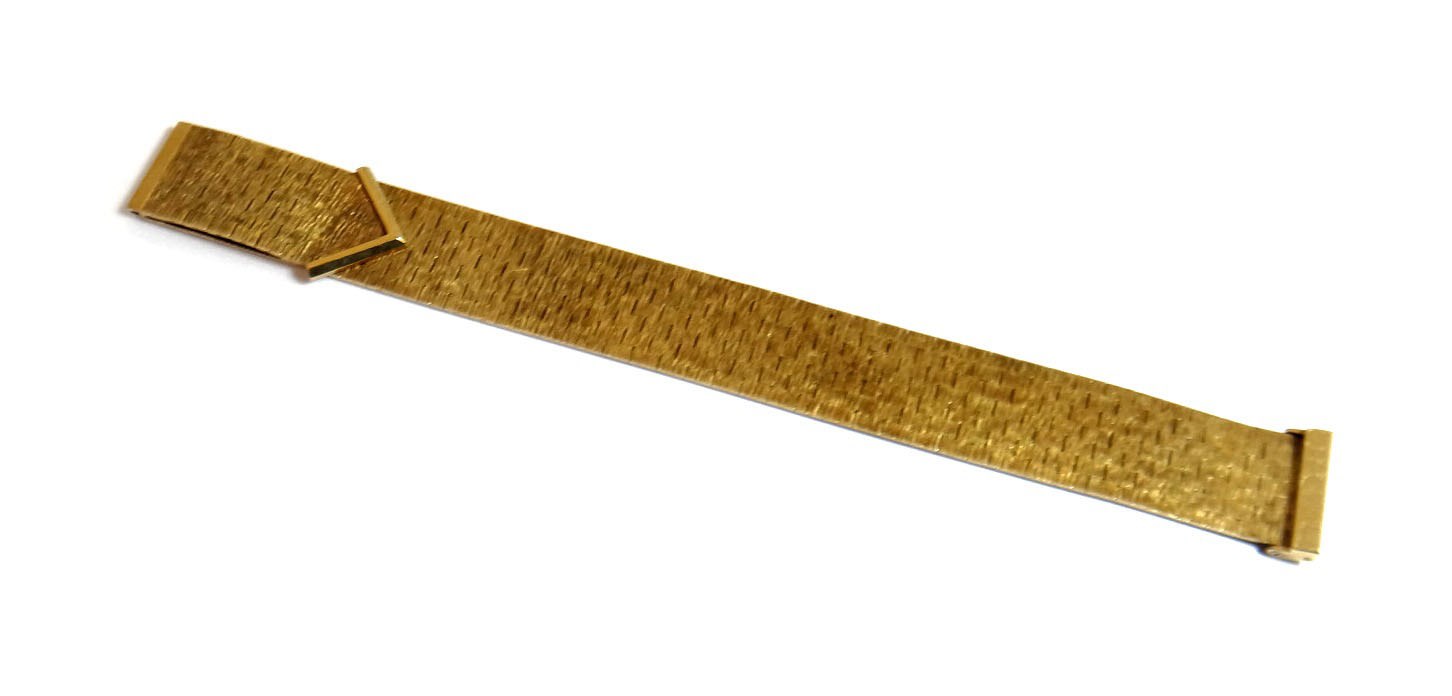 Appraisal: A ct gold wide brick link bracelet with a bark