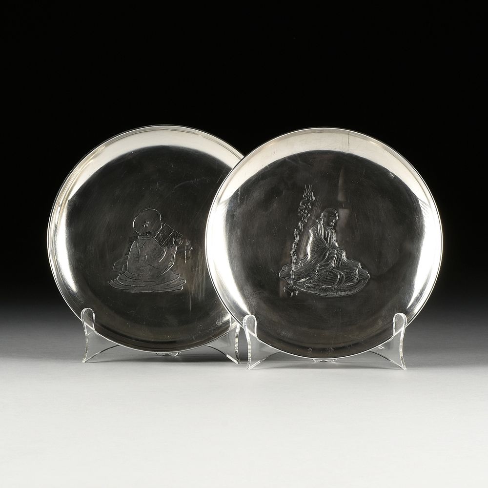 Appraisal: A PAIR OF JAPANESE STERLING SILVER REPOUSS PLATES MEIJI PERIOD