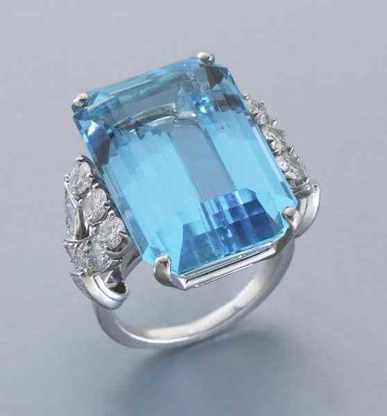 Appraisal: Platinum diamond and Santa Maria aquamarine ringfeaturing a central Santa