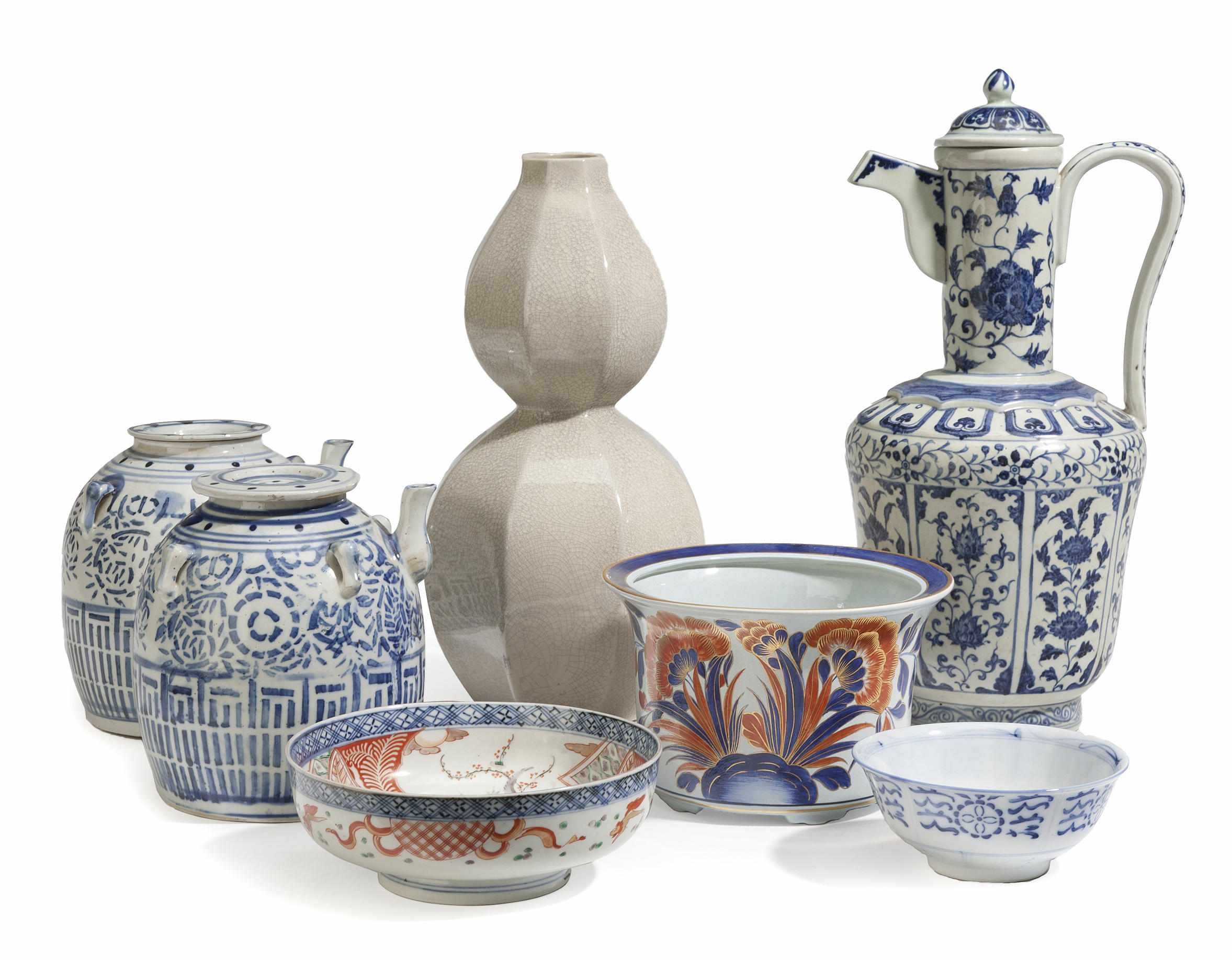 Appraisal: A group of seven Chinese porcelain table articles Comprising large