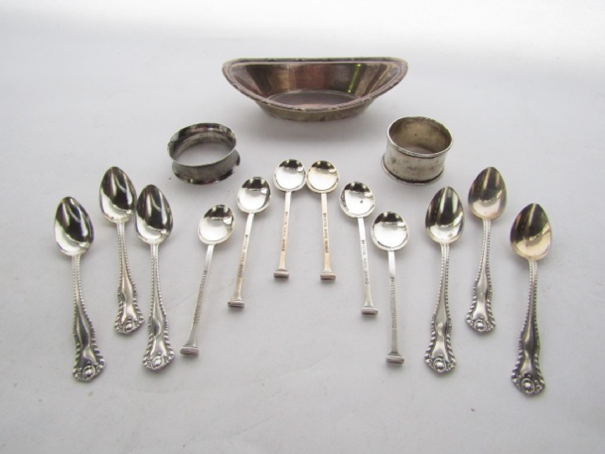 Appraisal: A set of six Victorian silver grapefruit spoons Levi Salaman