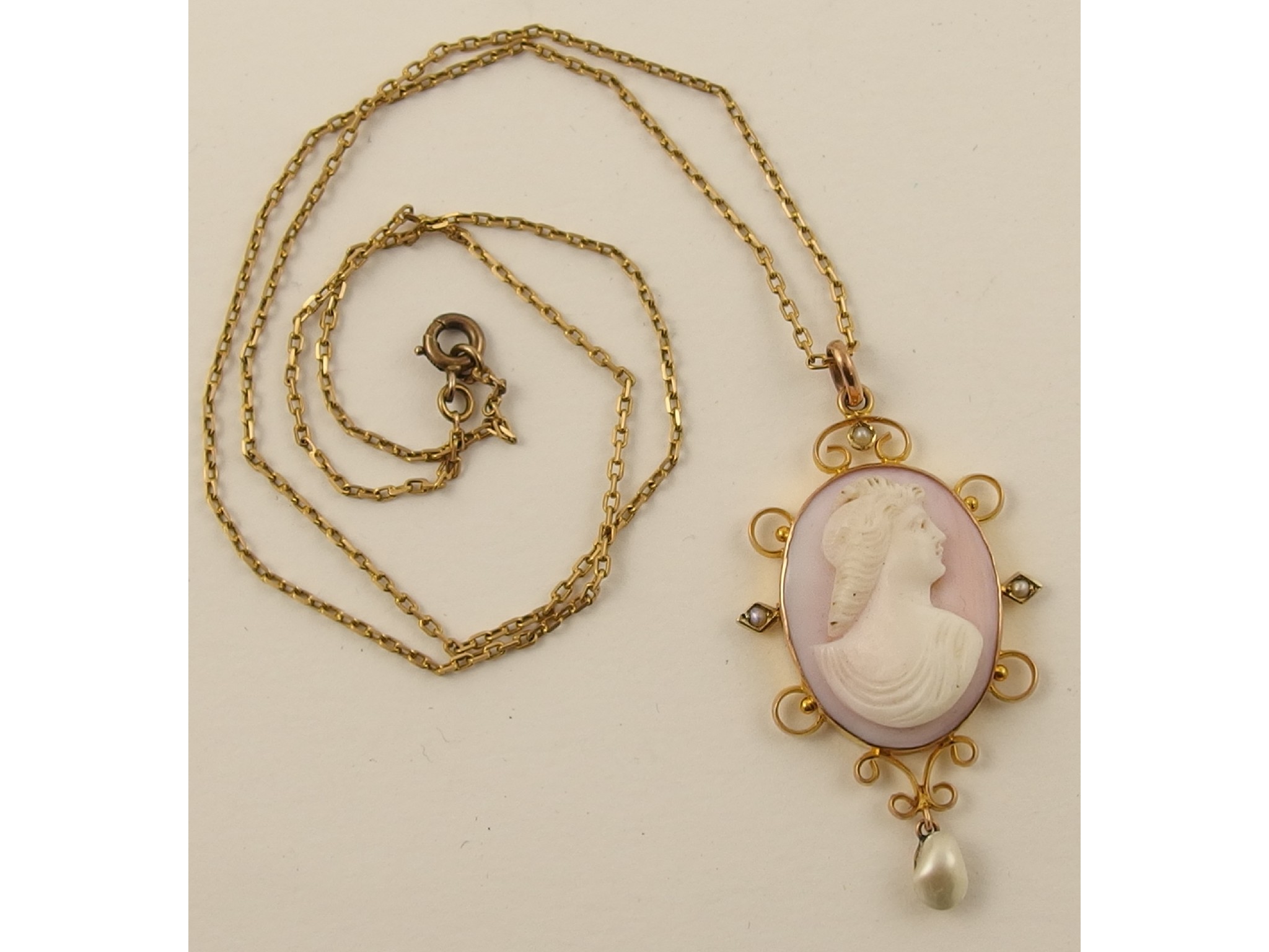 Appraisal: A pink and white shell cameo of a maiden in