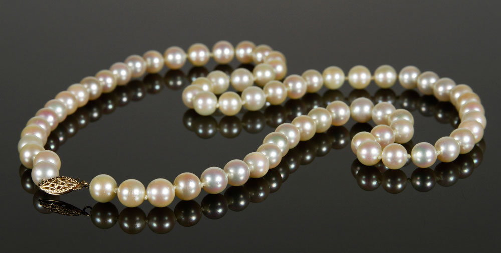 Appraisal: - White Pearl Necklace Lustrous white pearl necklace with K