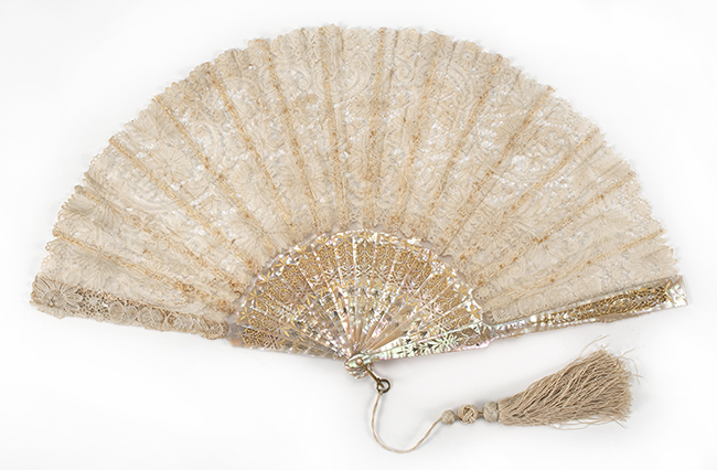 Appraisal: LACE AND MOTHER-OF-PEARL WEDDING FAN th CenturyLace leaf tops pierced