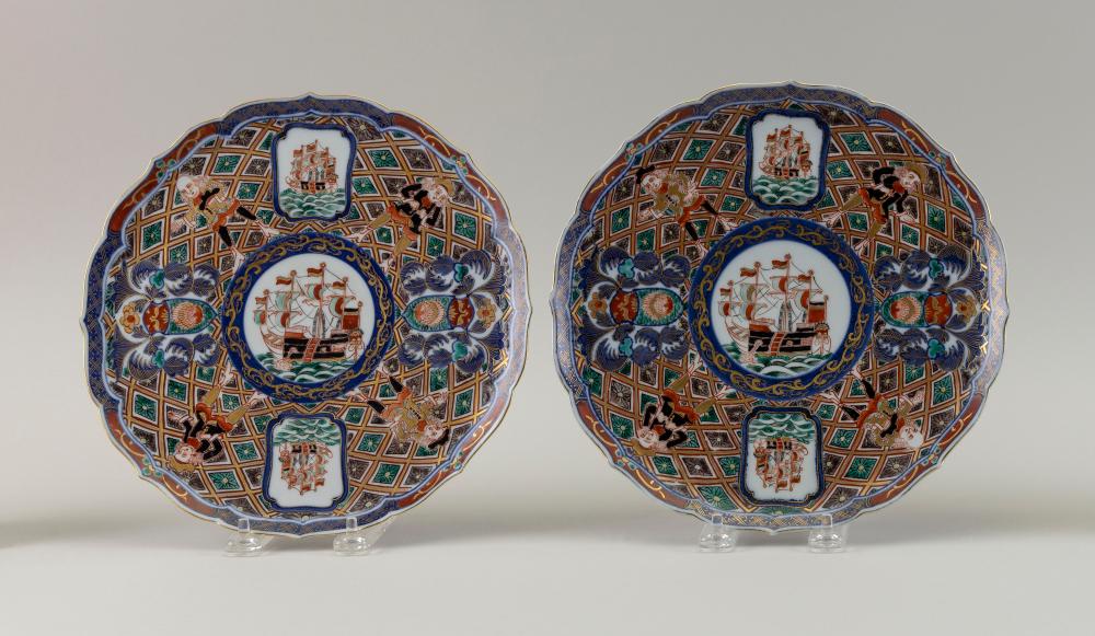 Appraisal: PAIR OF JAPANESE IMARI PORCELAIN BLACK SHIP PLATES EARLY TH