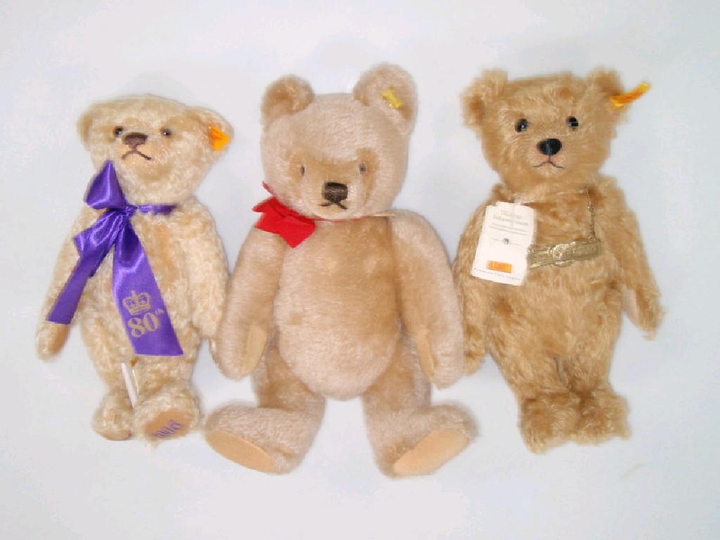 Appraisal: Three reproduction Steiff teddy bears