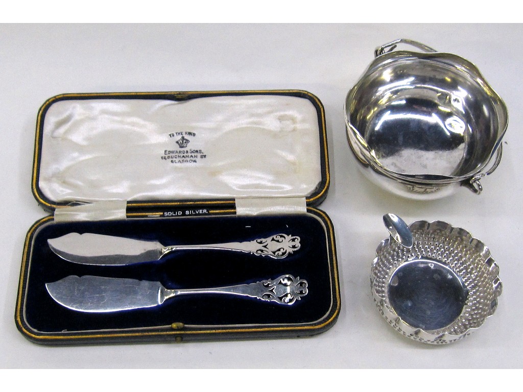 Appraisal: Cased pair of silver butter knives Sheffield a sterling silver