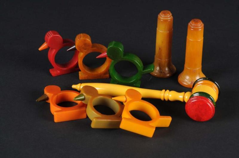 Appraisal: Lot of Bakelite Pieces Description Includes six napkin rings of