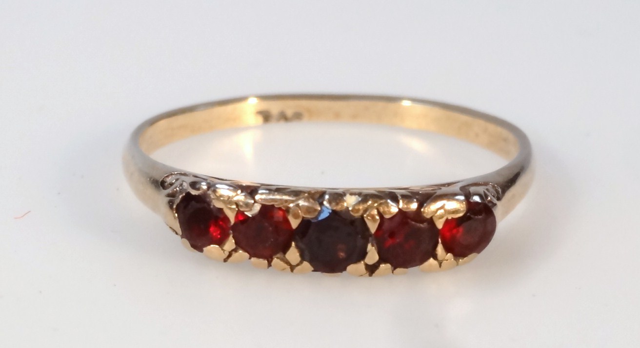 Appraisal: A ladies' garnet five stone dress ring on unmarked yellow