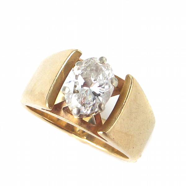 Appraisal: An oval-cut diamond and k gold ring estimated to weight