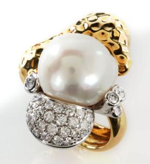 Appraisal: A K PEARL AND DIAMOND RING A mm baroque pearl