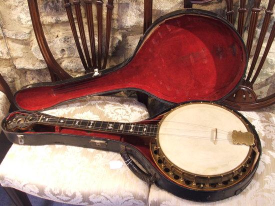 Appraisal: THE WINDSOR 'MONARCH SUPREMUS' BANJO in carrying case