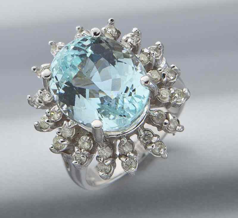 Appraisal: K gold aquamarine and diamond dinner ringfeaturing an oval brilliant