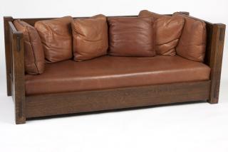 Appraisal: A Warren Hile oak settle with leather cushions Late th