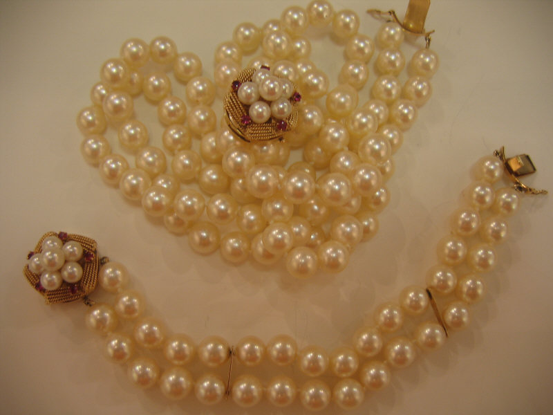 Appraisal: DOUBLE STRAND NECKLACE AND BRACELET Cultured pearl mm very light