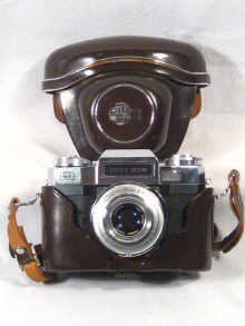 Appraisal: Zeiss Ikon camera with Contaflex lens in original fitted ever