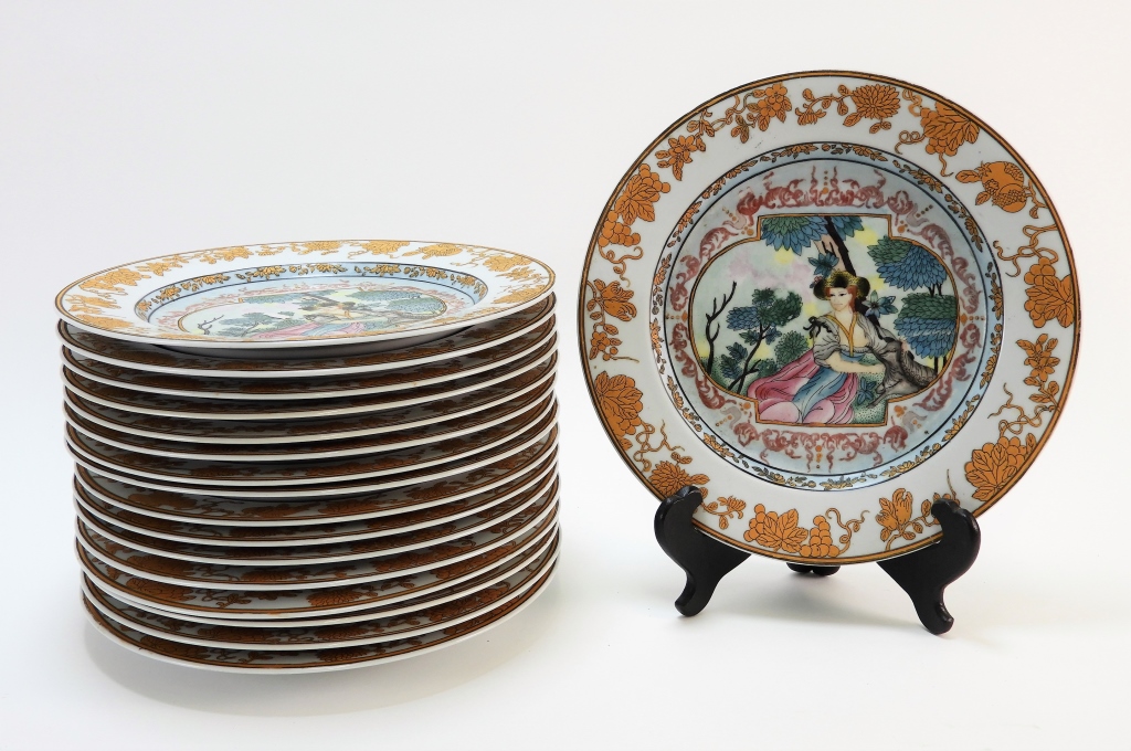 Appraisal: PC CHINESE REPUBLIC PORCELAIN DINNER PLATES China Republic PeriodOrnately decorated