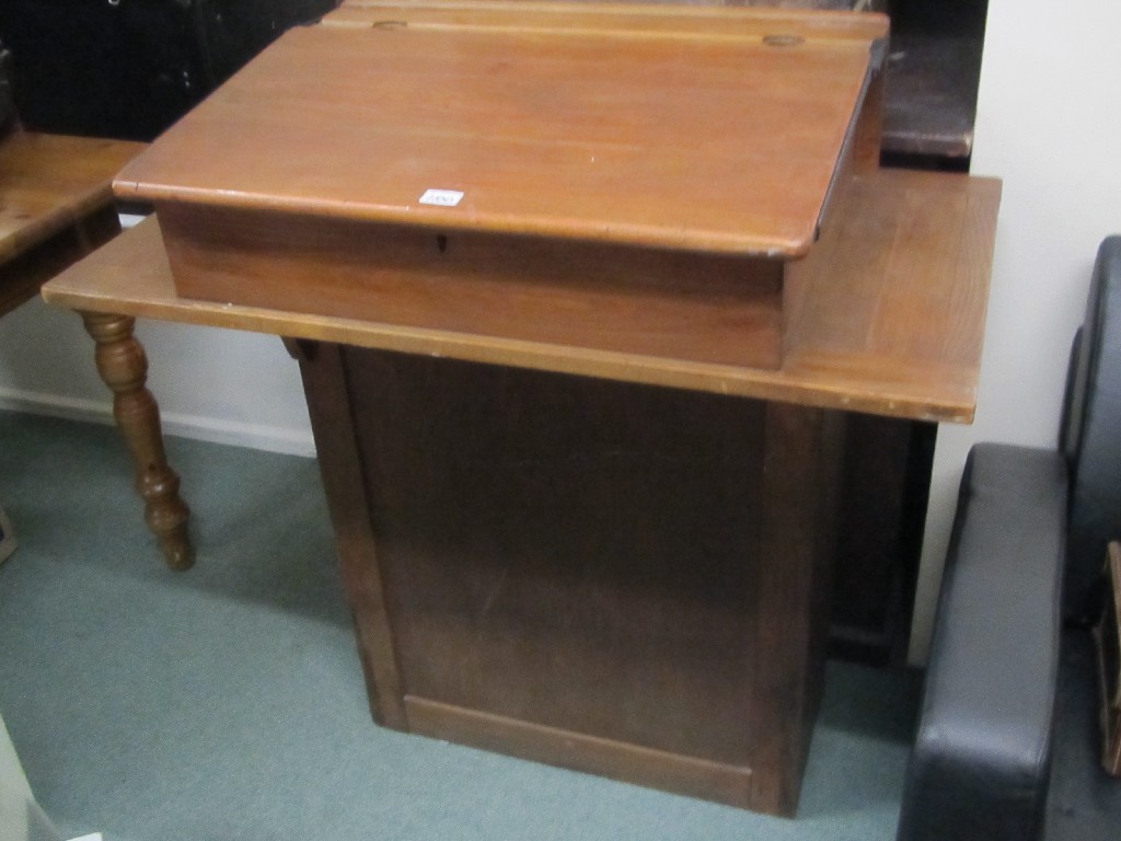 Appraisal: Vintage school desk