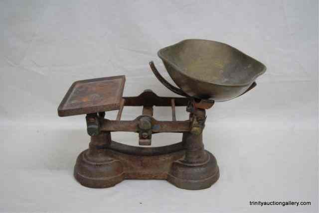 Appraisal: Antique Cast Iron Merchants Scale w Copper PanHas no brand