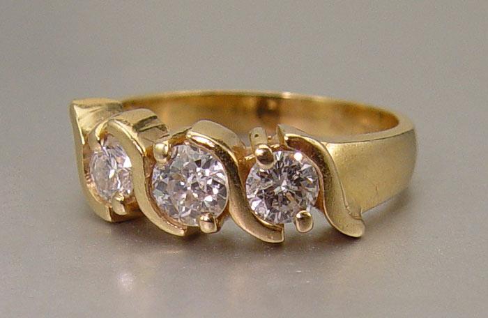 Appraisal: STONE DIAMOND RING K yellow gold ring with old European