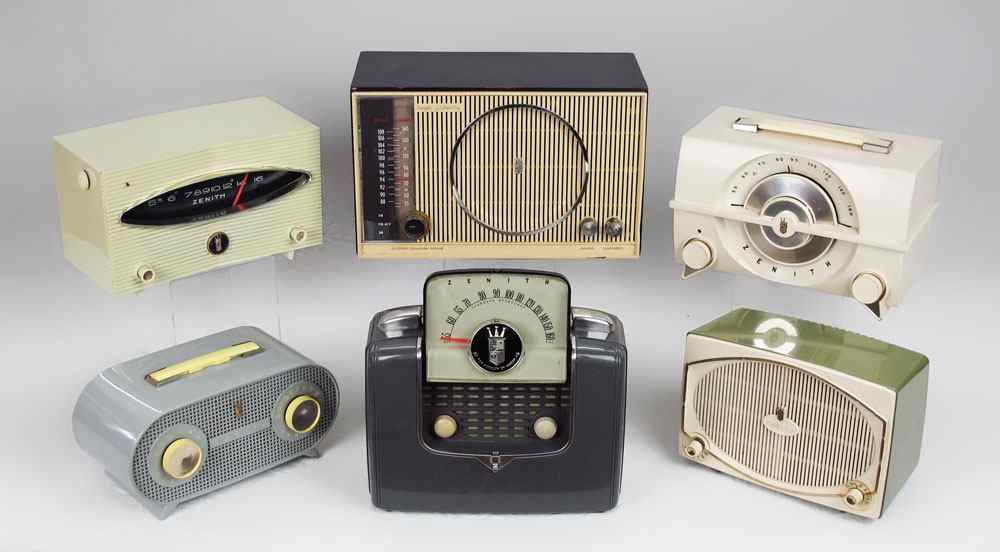 Appraisal: COLLECTION OF VINTAGE ZENITH RADIOS Piece to include RG -W