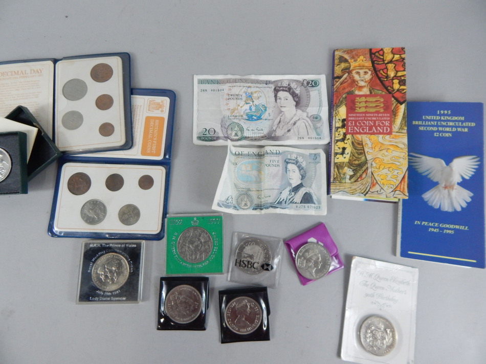 Appraisal: A quantity of mainly commemorative issue coins to include some