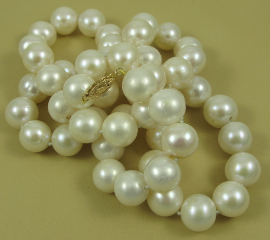 Appraisal: PEARL AND FOURTEEN KARAT GOLD NECKLACE strung with well matched