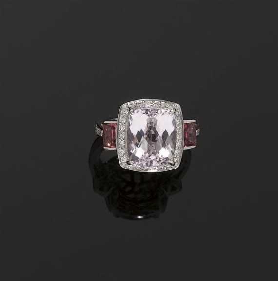 Appraisal: KUNZITE TOURMALINE AND BRILLIANT-CUT DIAMOND RING White gold Decorative ring