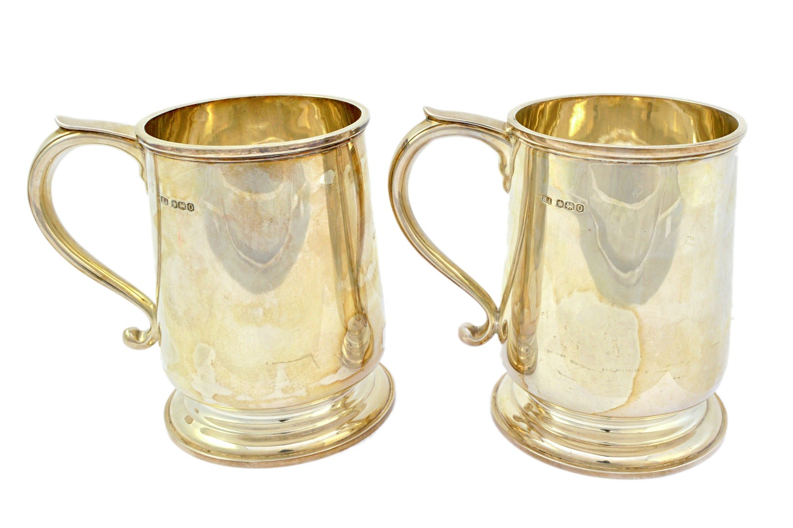 Appraisal: A pair of silver mugs each of tapered cylindrical form