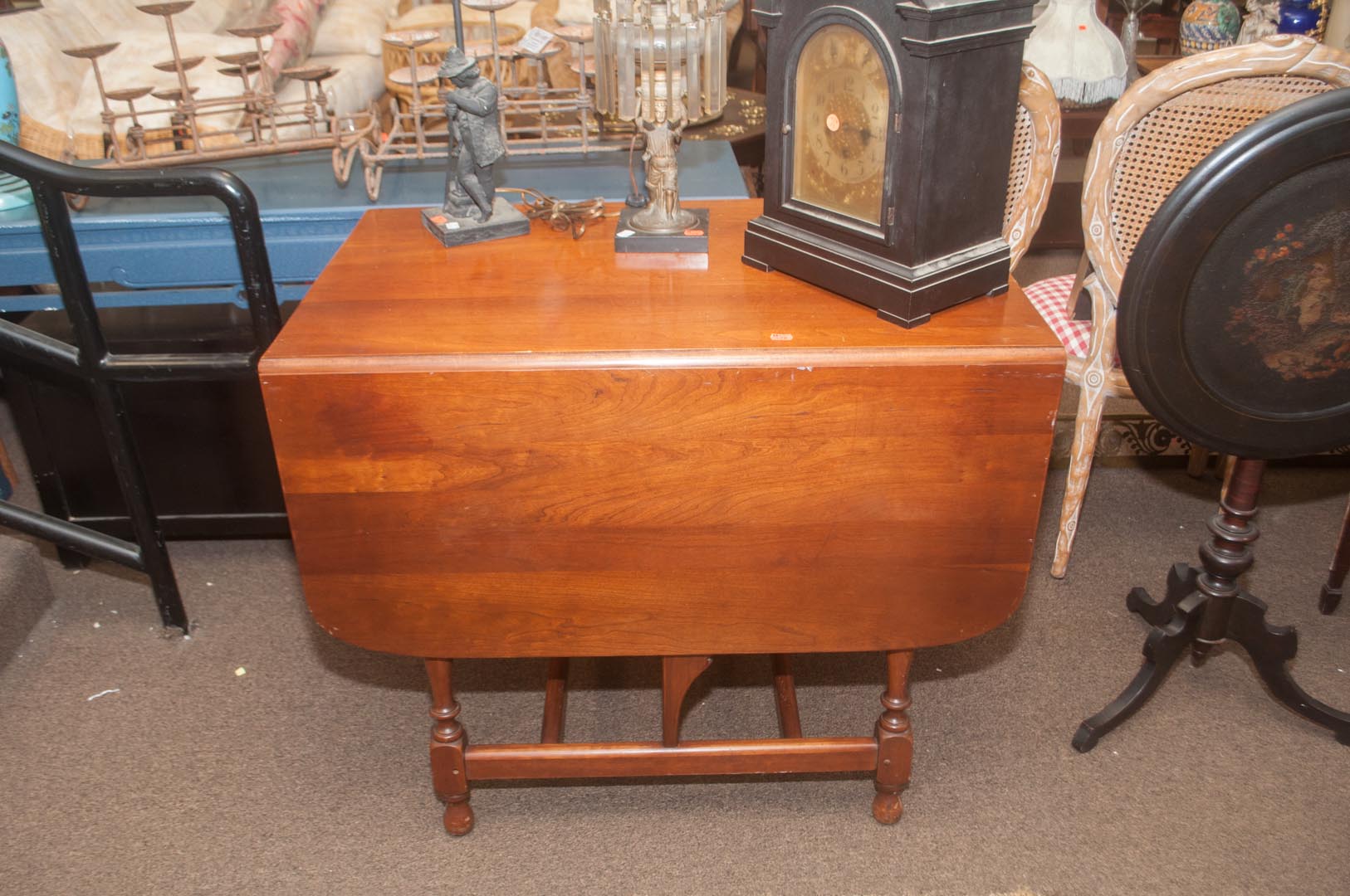 Appraisal: Mahogany drop-leaf table Undernumber