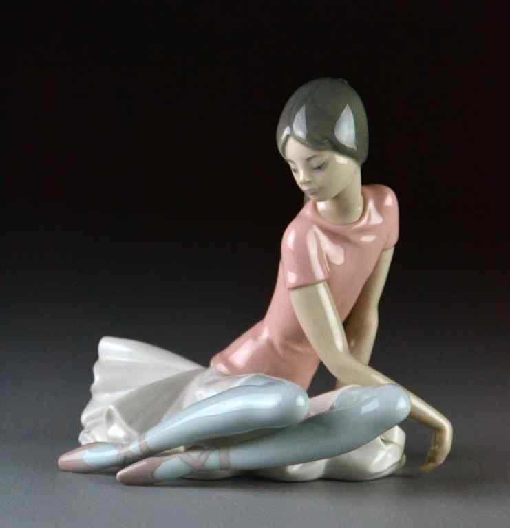 Appraisal: Lladro Porcelain Figurine ''Pink Ballerina''''Ballet Ensaya Rosa'' depicting a seated