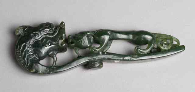 Appraisal: A Fine Chinese Carved Jade Belt HookFinely carved to depict