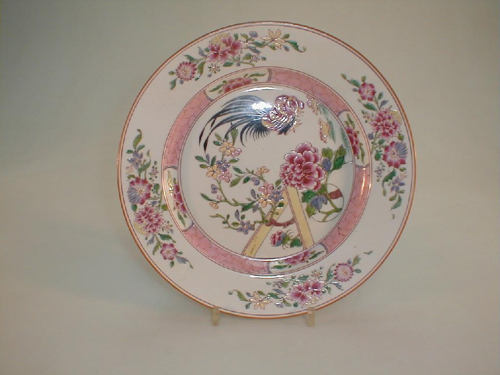 Appraisal: A famille rose plate Quinlong finely painted with a chicken