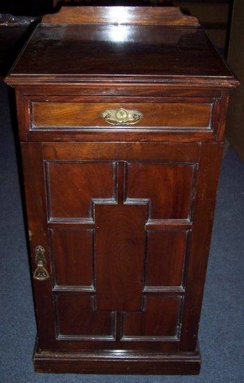 Appraisal: An Edwardian mahogany pot cupboard fitted a single drawer over