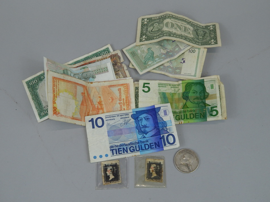 Appraisal: Various items of currency to include some bank notes Chinese