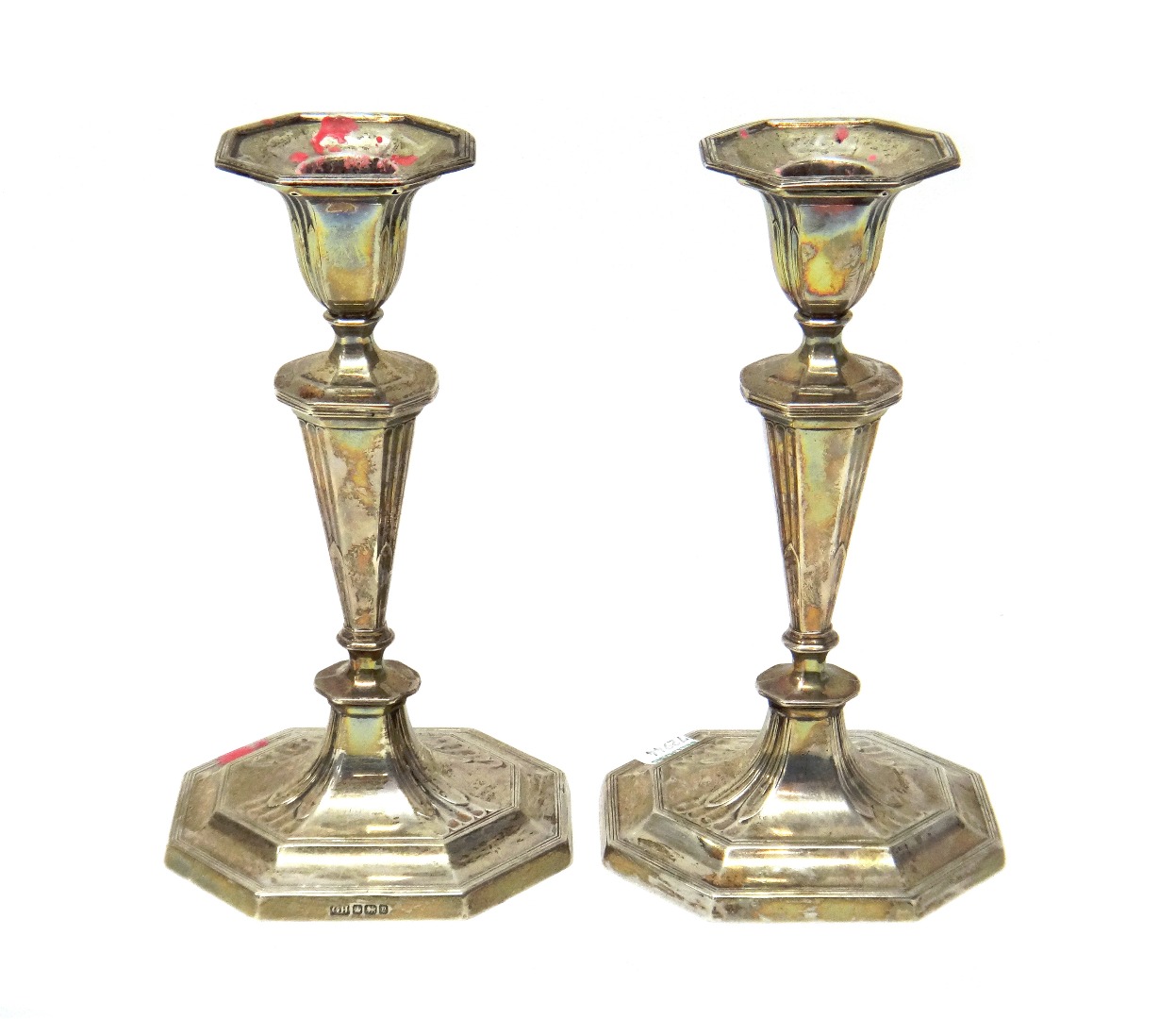 Appraisal: A pair of George V silver candlesticks Sheffield on stepped