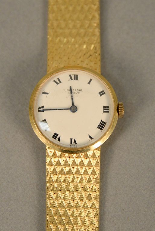 Appraisal: Universal karat yellow gold ladies wristwatch with karat mesh bracelet