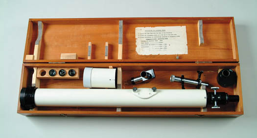 Appraisal: CASED MODERN TELESCOPE Marked Selsi D mm F mm Dovetailed