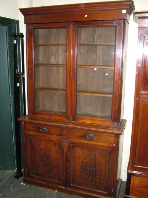 Appraisal: A mahogany bookcase th century with moulded cornice above two