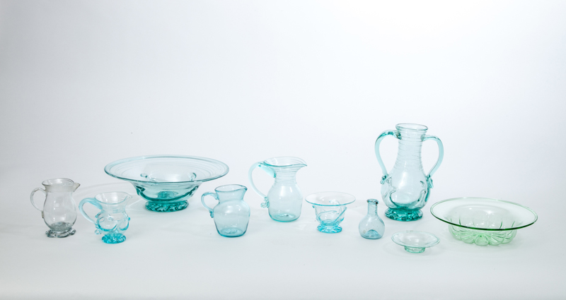 Appraisal: GROUP OF EIGHT JERSEY TYPE GLASS ARTICLES With applied wave