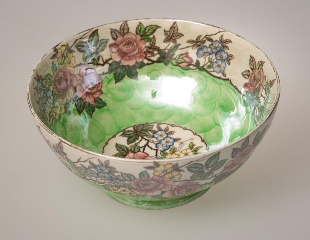 Appraisal: MALING ROSLIN PATTERN POTTERY BOWL c printed and painted with