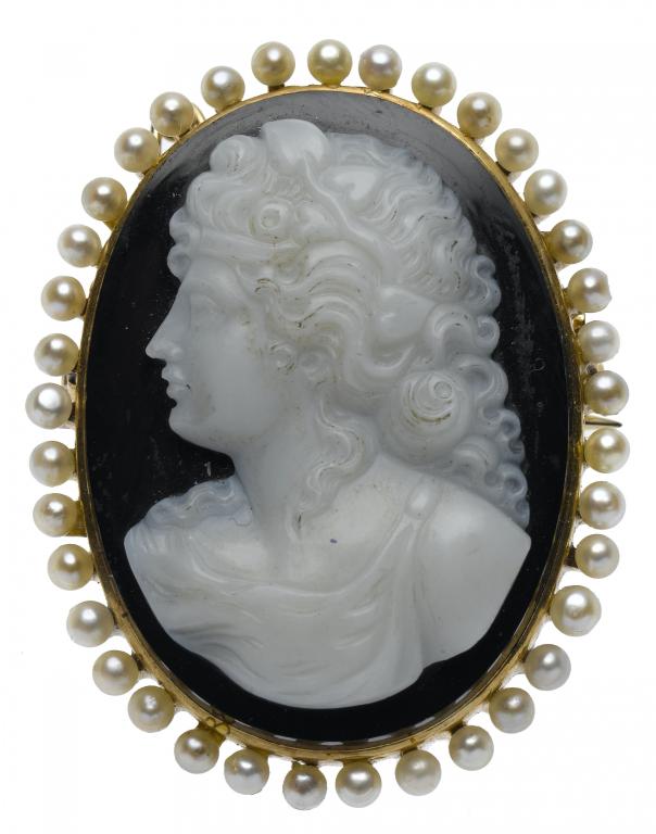 Appraisal: A HARDSTONE CAMEO OF THE HEAD OF LADY mounted in